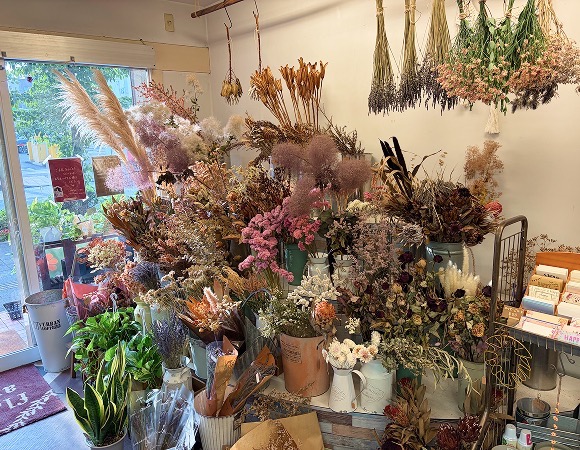 flower aurinko 店内